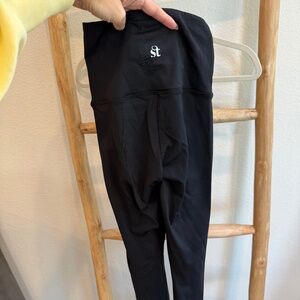 STRUT THIS SPLIT FLARE LEGGING